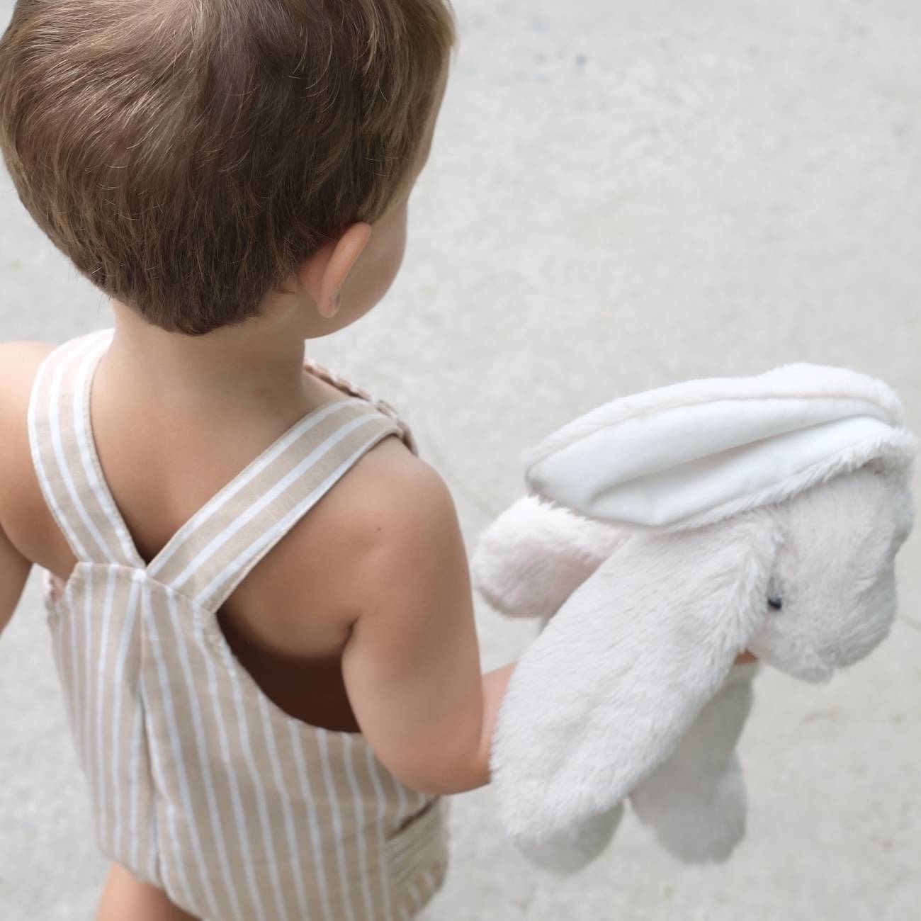 doudou personnalisé bébé raffiné enfant chic doux peluche confortable fabriqué en europe beige blanc 