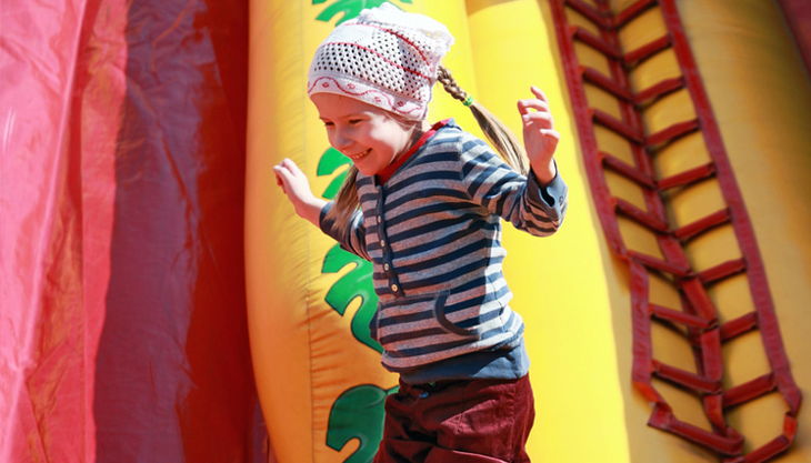 trampolino kinderspielpark huepfburg