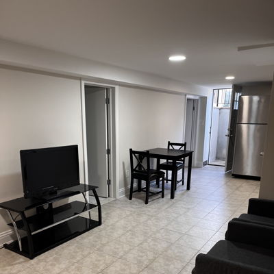 Female roommate, Available for immediate occupancy, Great location - Close  to Campus