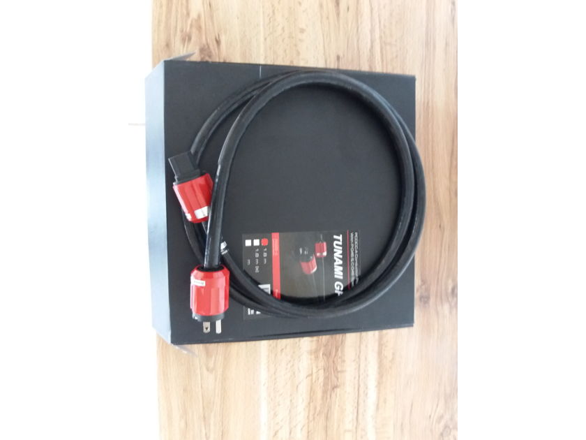 Oyaide Tunami GPX power cable