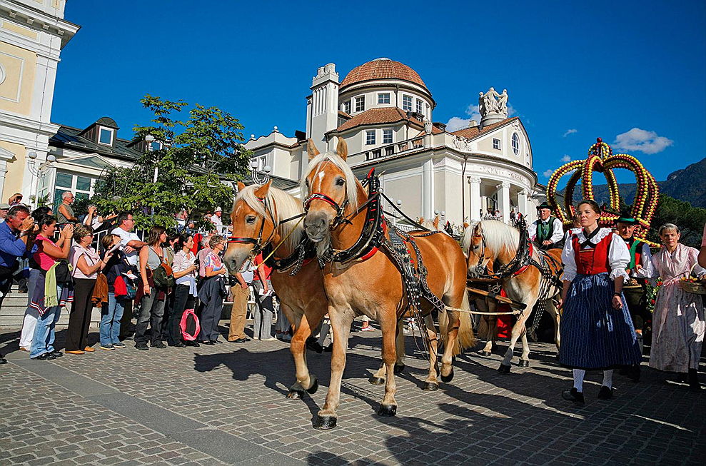  Merano
- The big parade usually takes place on Sunday afternoon at the Merano Grape Festival.