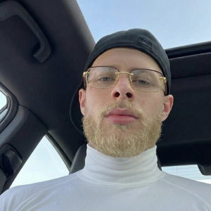 Ju✌🏻's avatar
