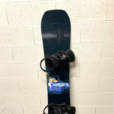 Snowboard GNU Money neuf avec fix Burton