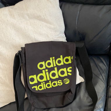 Adidas Umhänge Tasche 