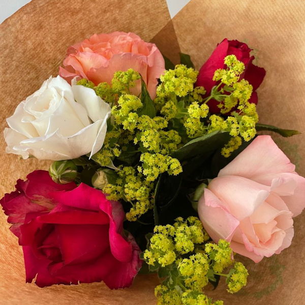 bouquet-de-5-roses-parfumees