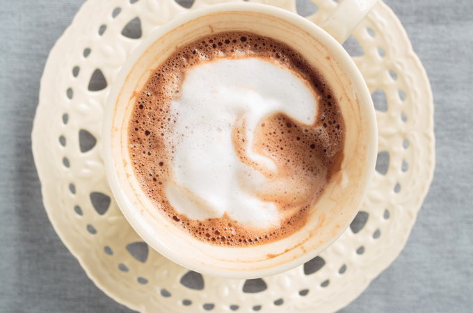 Café au chocolat au lait et mousse à la noisette
