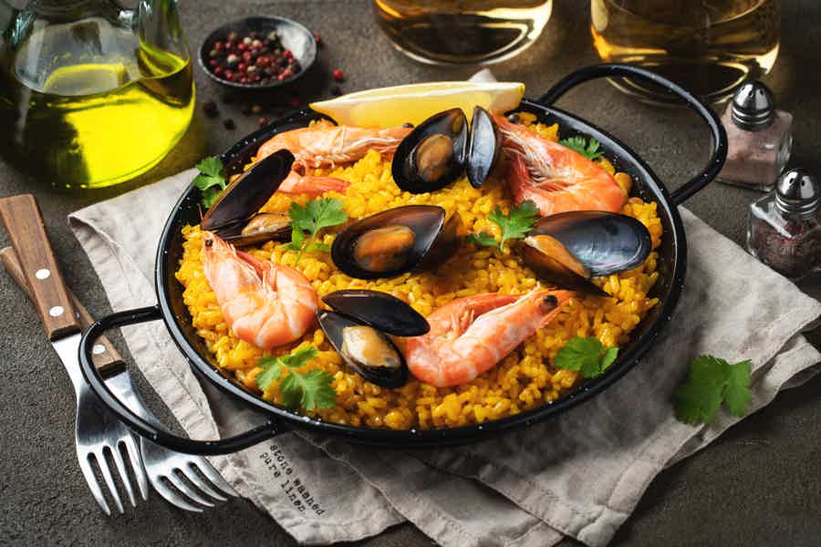 Barcelona: Paella Cooking Experience & Boqueria Market Tour - photo 3