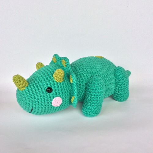 Brinquedo tutorial de crochê com padrão Dino Triceratops George Amigurumi