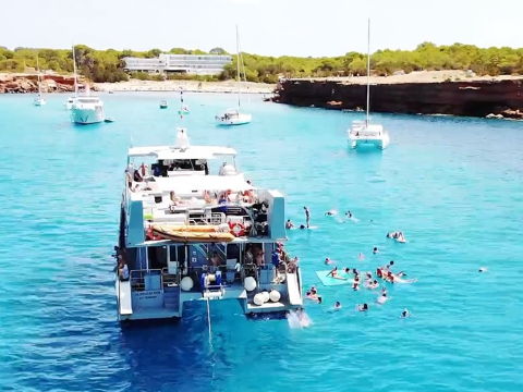 excursión en barco en Ibiza 2024