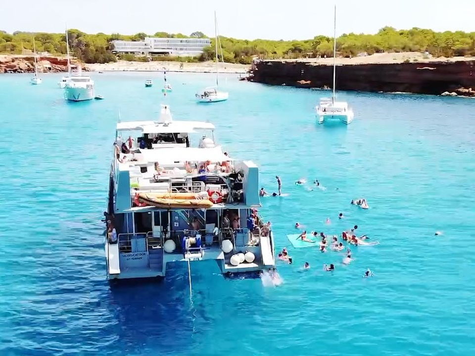 excursión en barco en Ibiza 2024