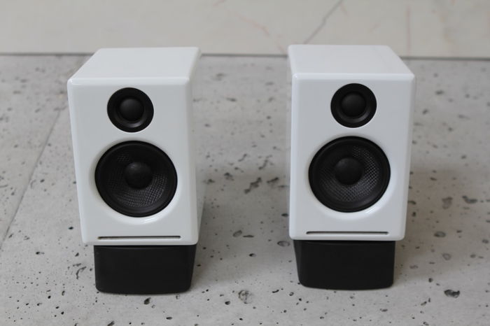 Audio Engine A-2 Desktop Powered Speakers in White w/ C...