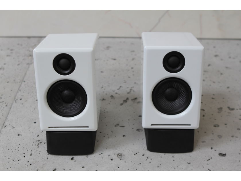 Audio Engine A-2 Desktop Powered Speakers in White w/ Custom Moon Audio and Cryoparts Cables