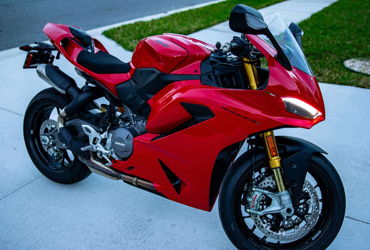 2025 DUCATI PANIGALE V2 S motorcycle for rent near Palm Bay, FL