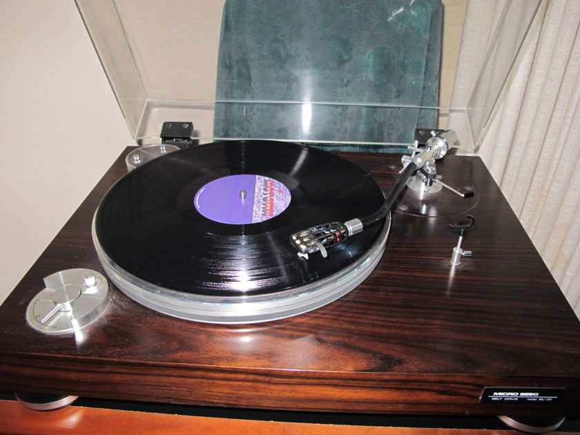 Micro Seiki Turntable BL-51 Very good condition. Comes with 2 headshells and carts.