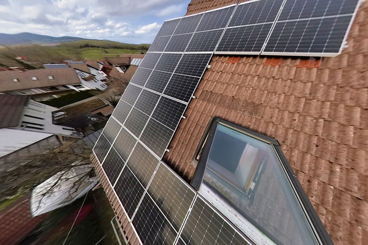 Foto Kundenreferenz EFH PV-Dachanlage