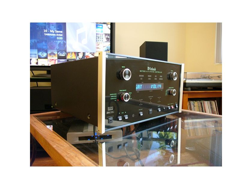 McIntosh MHT-200 audiophile receiver in mint condition!