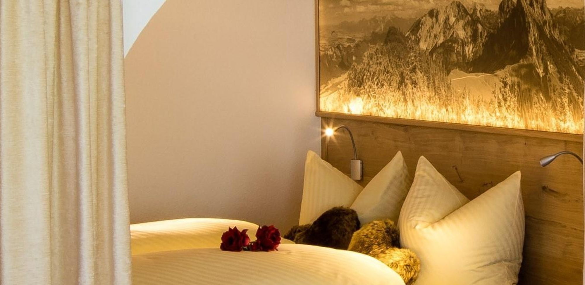 Gemütliches Schlafzimmer mit Doppelbett - Für Reisende allein