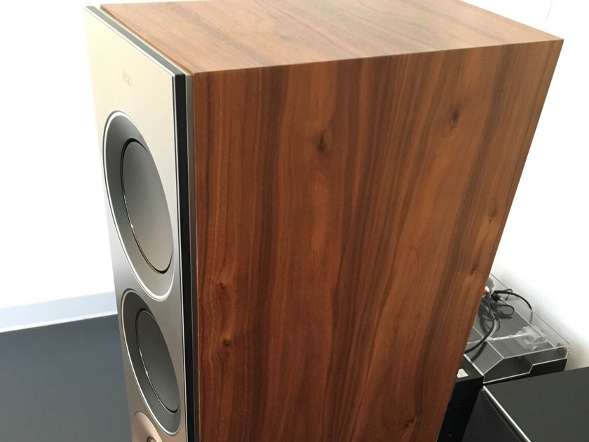 KEF Reference 5 DEMO walnut | Full-Range | Audiogon