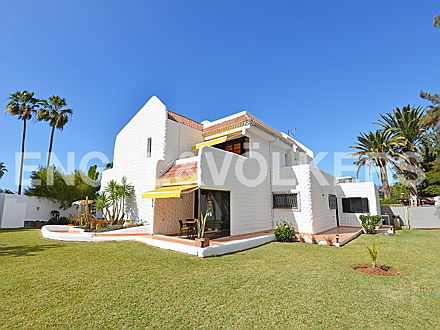  Costa Adeje
- Property for sale in Tenerife: Villa in the heart of Playa de Las Americas, Engel & Völkers Costa Adeje