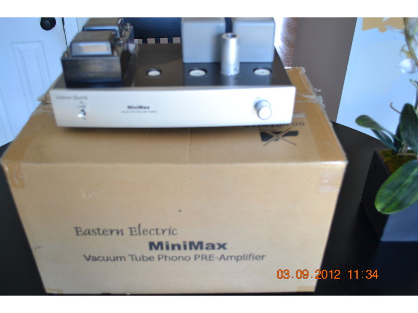 EASTERN ELECTRIC  MINIMAX VACUUM TUBE PHONO PREAMPLIFIER WITH EXTRA TUBES.