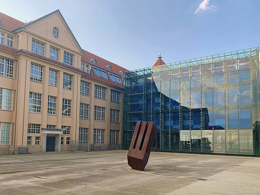  Karlsruhe
- Hier sehen Sie das Zentrum für Medien in der Karlsruher Südweststadt. Erfahren Sie mehr über den Kauf oder Verkauf eines Mehrfamilienhauses in Karlsruhe.