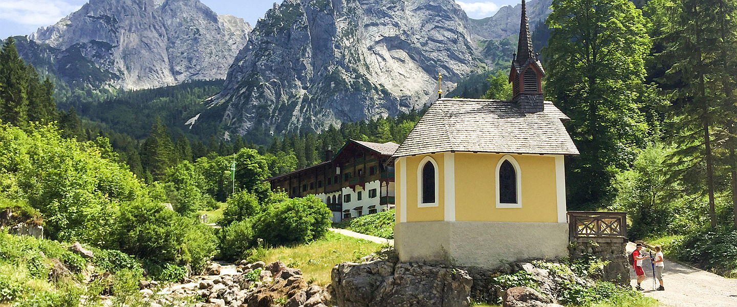  Kitzbühel
- Eines der schönsten Wandergebiete in Tirol. Nein, eines der schönsten Wandergebiete in ganz Österreich. Das Kaiserbachtal muss mindestens einmal von jedem leidenschaftlichen Wanderer besucht werden. Ein absoluter Geheimtipp für Bergfreunde.