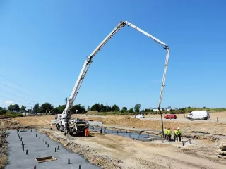  Wykonywanie betonu podkładowego pod fundamenty przyczółków obiektu WS-12A w km 10+610