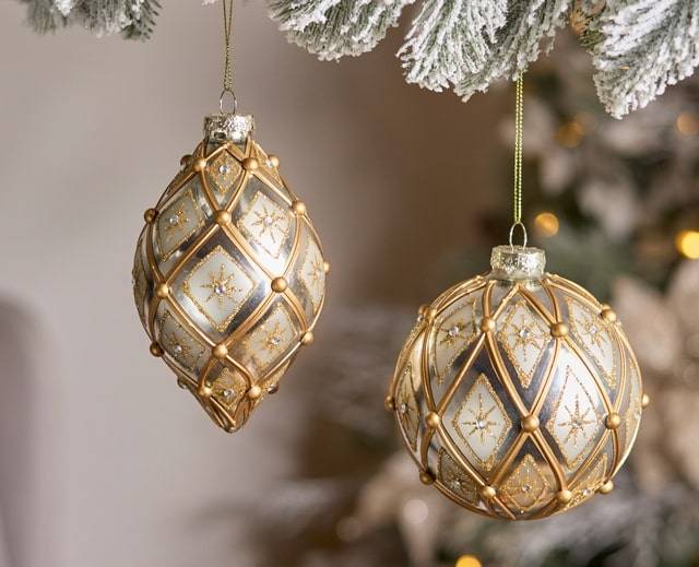 Raz Imports Wooden Sleigh With Winter Natural Arrangement and Pinecone Christmas Home Decor