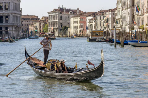 Grand Canal Highlights: Private 30-Minute Gondola Tour