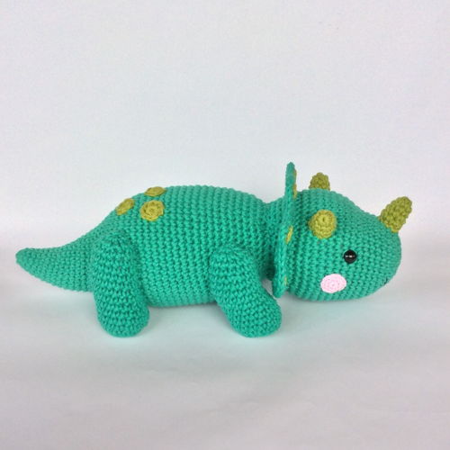 Brinquedo tutorial de crochê com padrão Dino Triceratops George Amigurumi