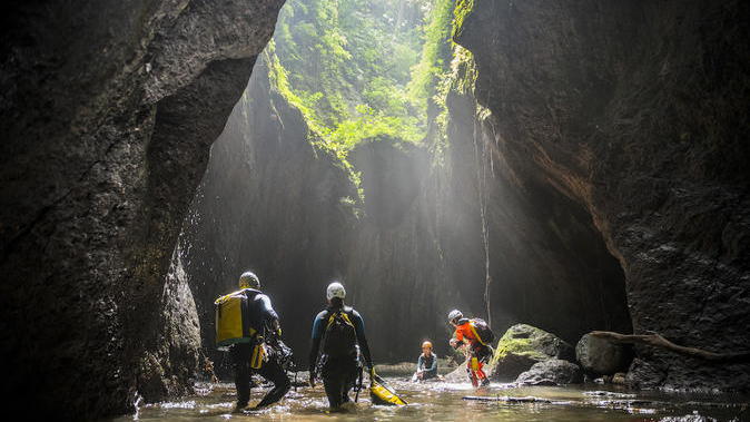 Adventure Canyoning: Aling Gorges