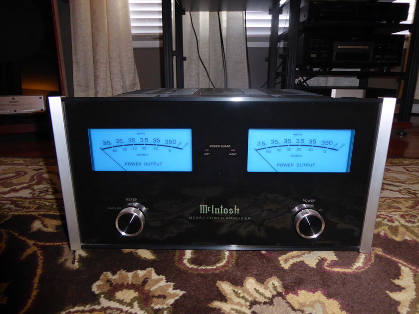 McIntosh MC-352 Stereo Amp In Excellent Condition