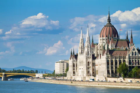 3-Hour Walking Tour of Pest with a Historian
