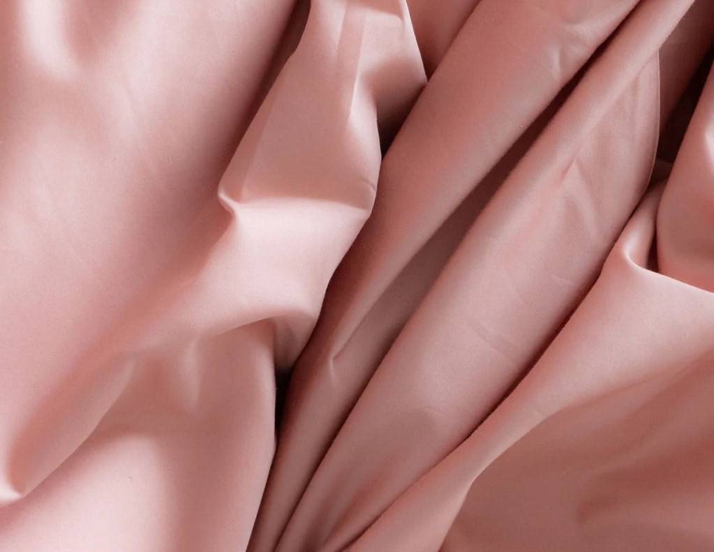 Close-up shot of Weavve’s Cotton Sateen Sheets in Tea Rose