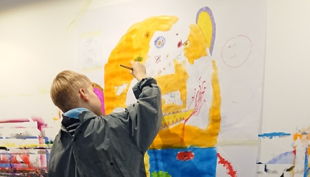 künstlerei pöppinghaus junge malt