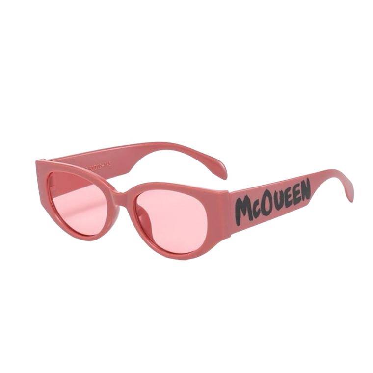 Chic in Rosa: McQueen Sonnenbrille