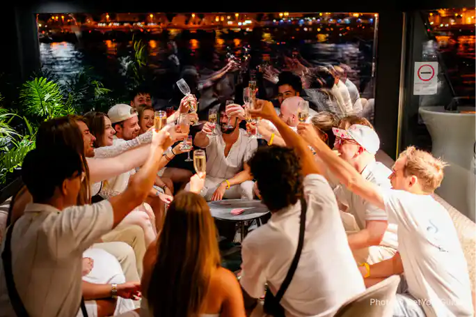Evening Sightseeing Cruise with Unlimited Prosecco