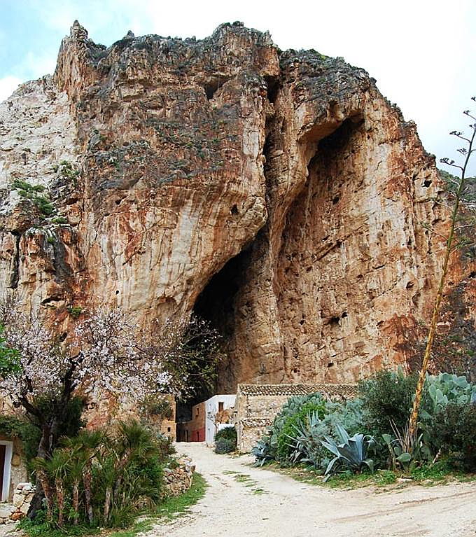  Trapani
- grotta mangiapane
cornino
custonaci