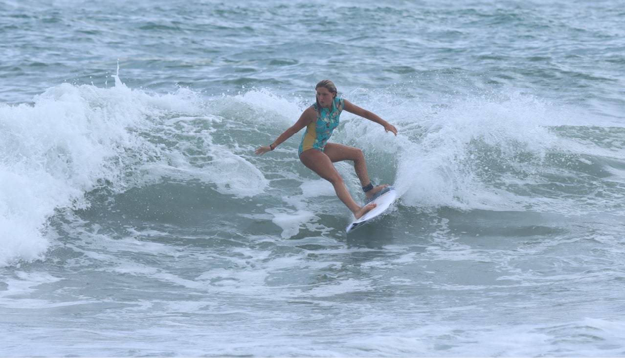 #EidonAdventurer Carlie Eastwood getting her surf on, wearing the Everly paddle suit in Lemonade.