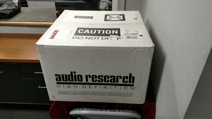 AUDIO RESEARCH  LS27 LINE STAGE PREAMPLIFIER NEW