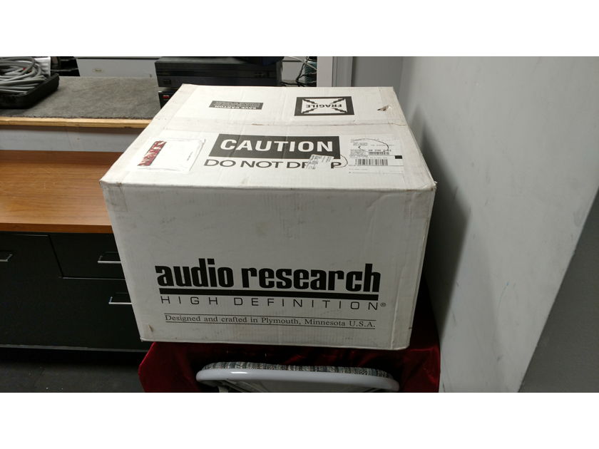 AUDIO RESEARCH  LS27 LINE STAGE PREAMPLIFIER NEW