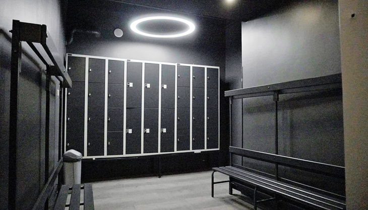 umkleide frauen scaled