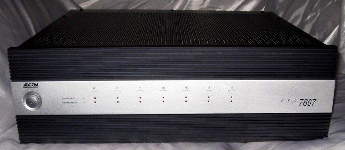 Adcom Gfa-7607 7 channel power amplifier 125w x 7/8 ohms