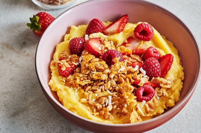 Bol-smoothie et céréales caramélisées