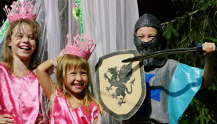 bester geburtstagde ene mene kiste mottoparty prinzessin ritter verkleidet