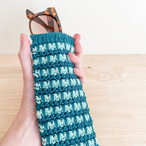 Bolsa de óculos de sol Frankie padrão de crochê