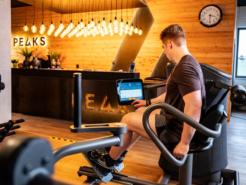 Modernes Gerätetraining in unseren Peaks Fitnessstudios