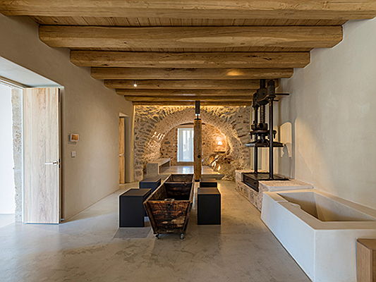  Zermatt
- Engel & Völkers vermietet auf der griechischen Halbinsel Peloponnes ein außergewöhnliches Anwesen, das mit dem German-Design-Award 2021 für seine exzellente Architektur ausgezeichnet wurde. (Bildquelle: Engel & Völkers Griechenland)