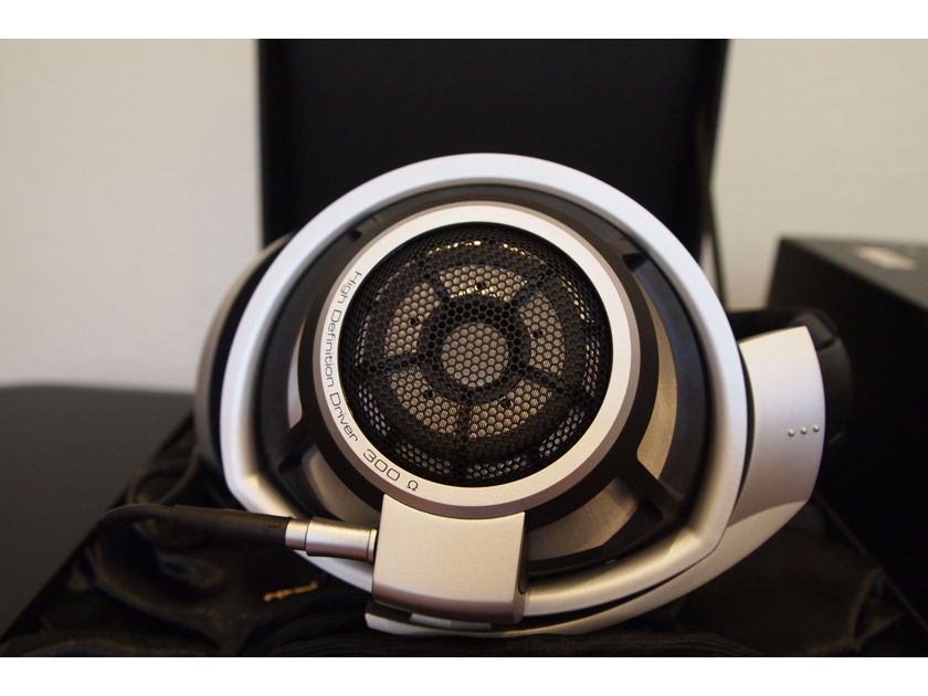 Sennheiser HD 800 Open-back Audiophile and Reference Headphones