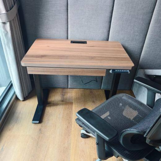 Small electric standing desk